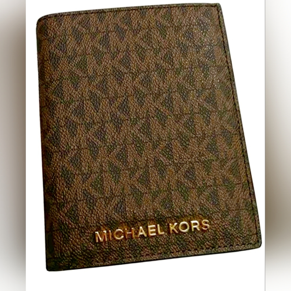 MICHAEL KORS LADY JET SET TRAVEL FASHION PASSPORT CASE  BROWN